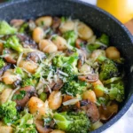 Gnocchi-mit-Brokkoli-Champignons-und-Zitronen-Rezept