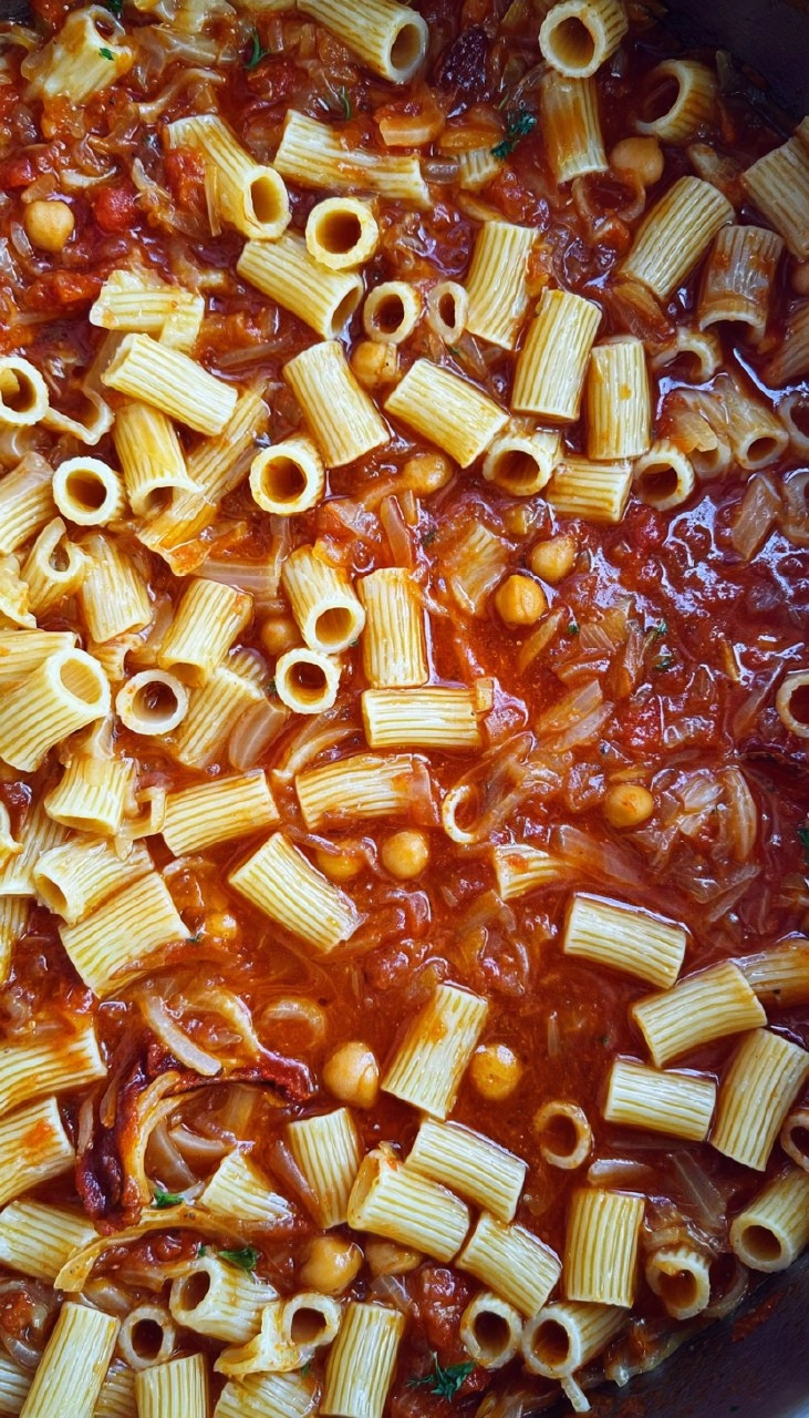 One-Pot Pasta mit Kichererbsen & Chorizo
