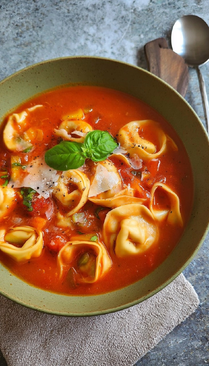 Schnelle Tomatensuppe mit Tortellini & Paprika 115 Schnelle Tomatensuppe mit Tortellini & Paprika