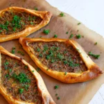 Tuerkische-Pide-mit-Hackfleisch-Rezept