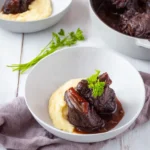 Geschmorte-Ochsenbaeckchen-im-Backofen-Rezept